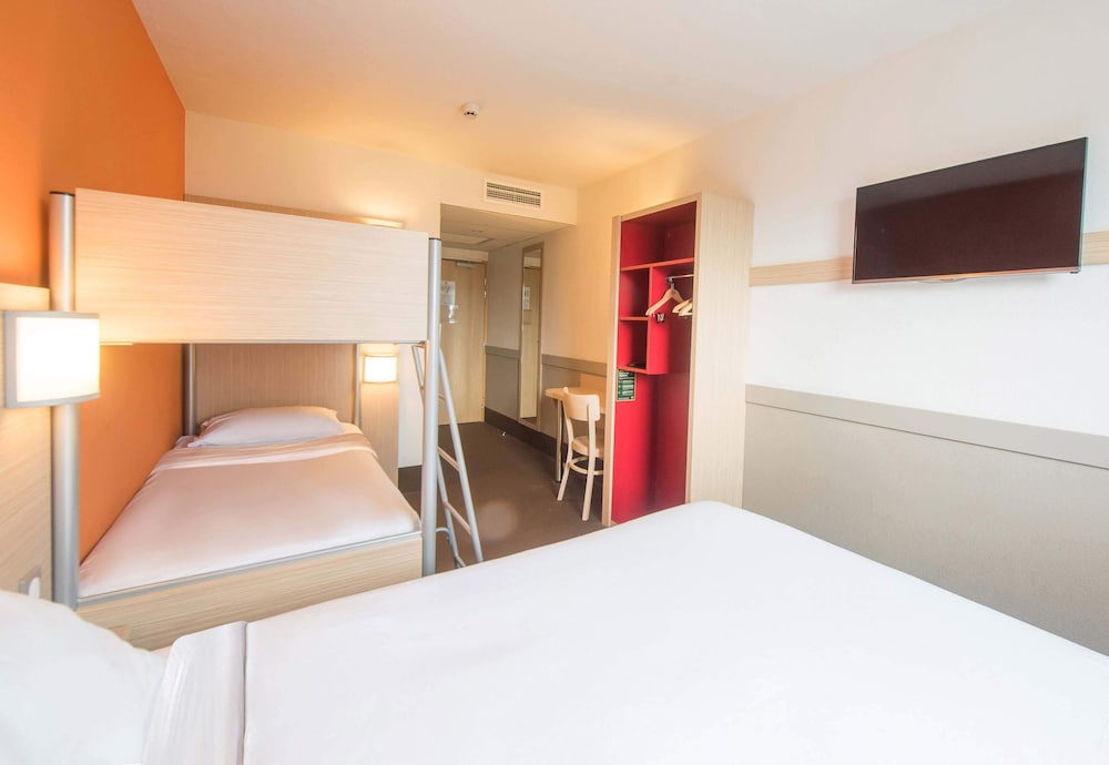 Room, Quadruple, Double and Twin Beds