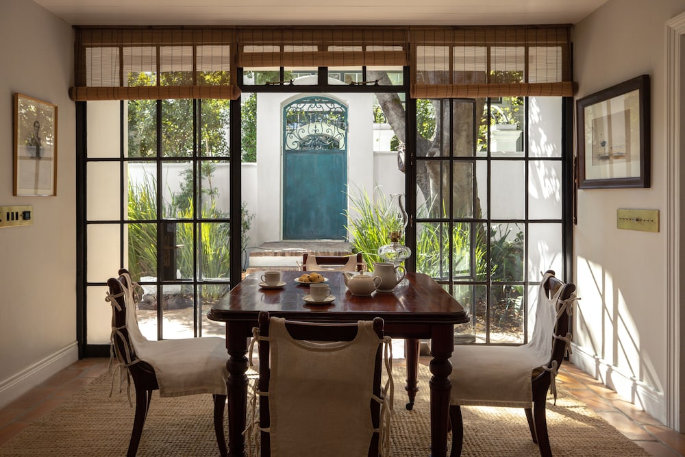 Akademie Street Guesthouses 37/50