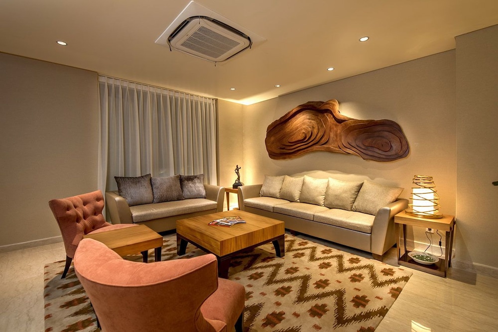 Dwijaya House Of Pakubuwono 33/50