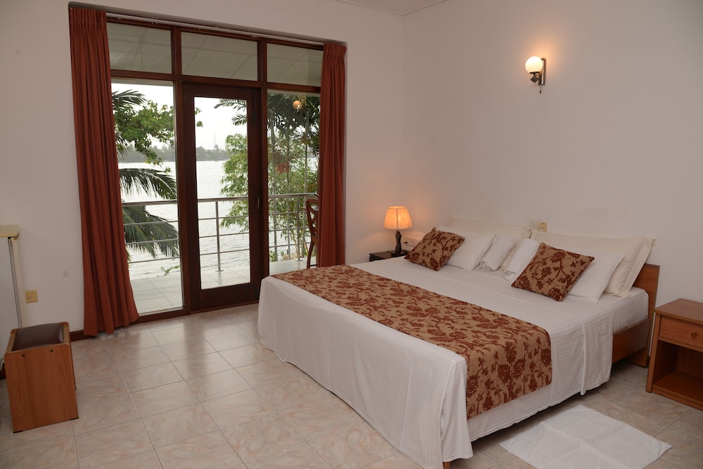 DELUXE, DOUBLE BED