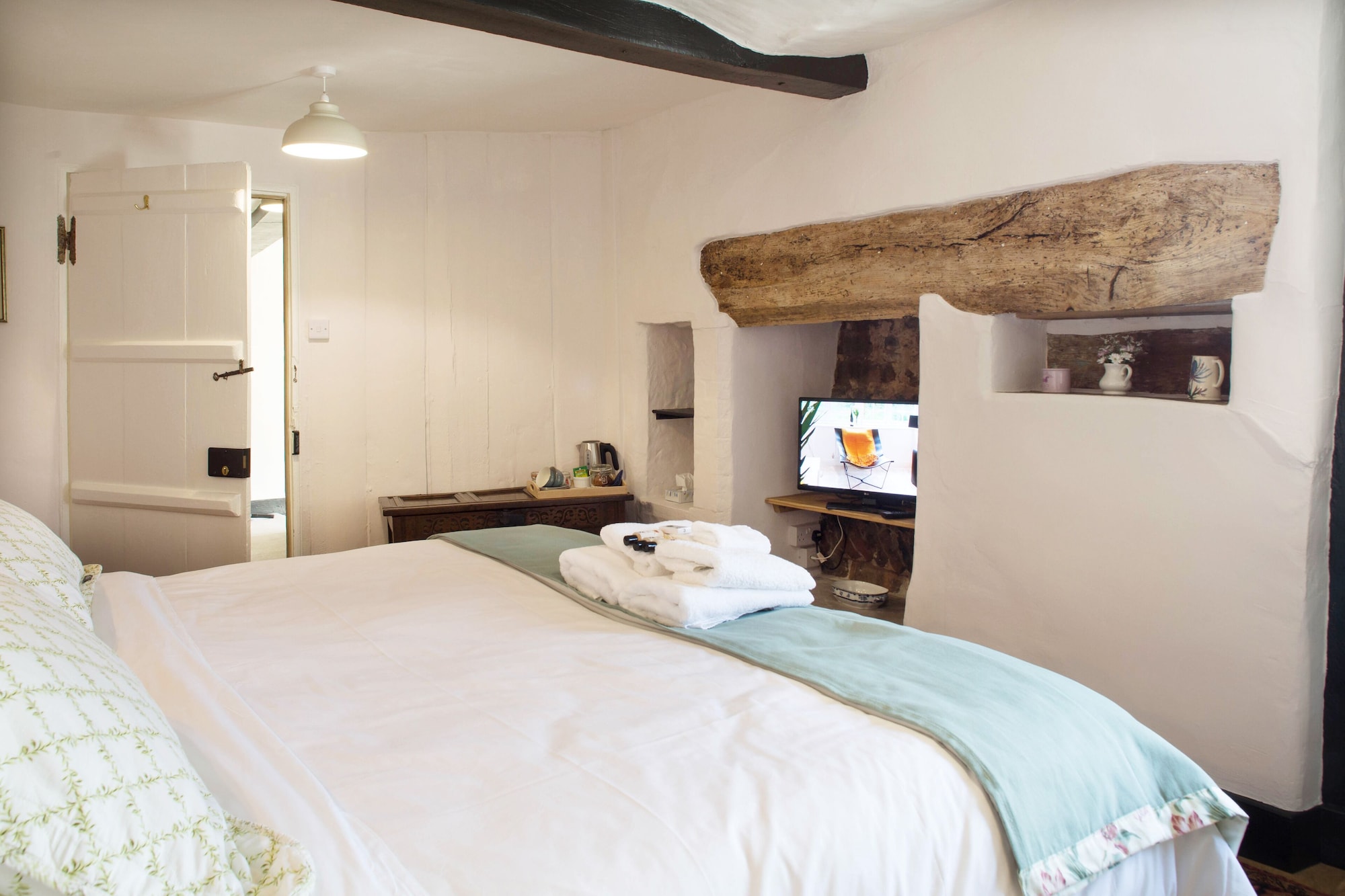 Deluxe, Twin Beds, Valley View