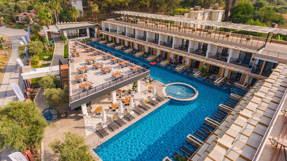 L HOTEL SARIGERME 6/48