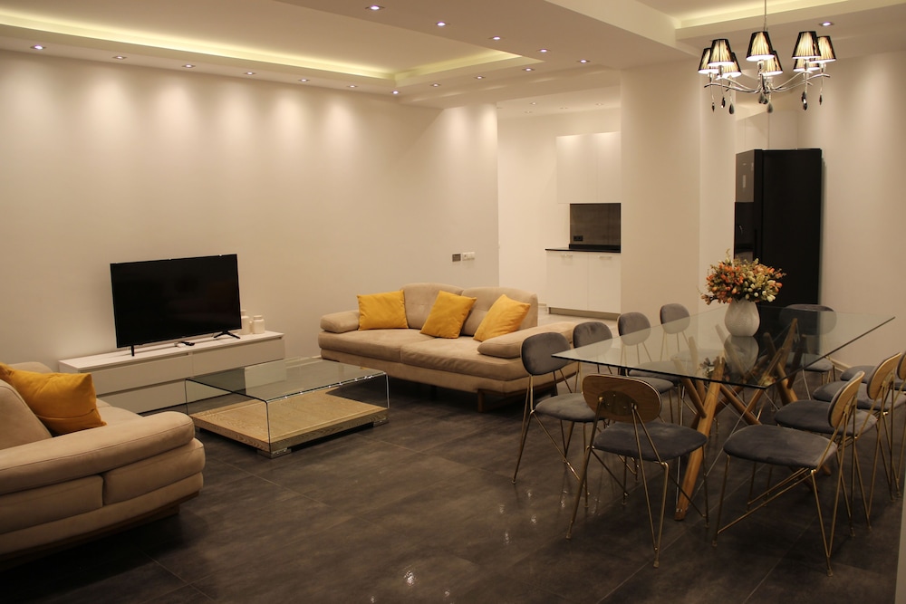 Super Luxury Apartments 30/50