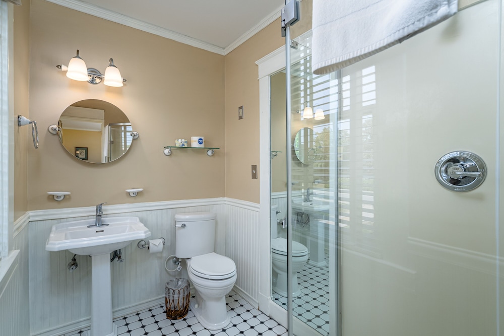 Cedars of Williamsburg Bed & Breakfast 47/50