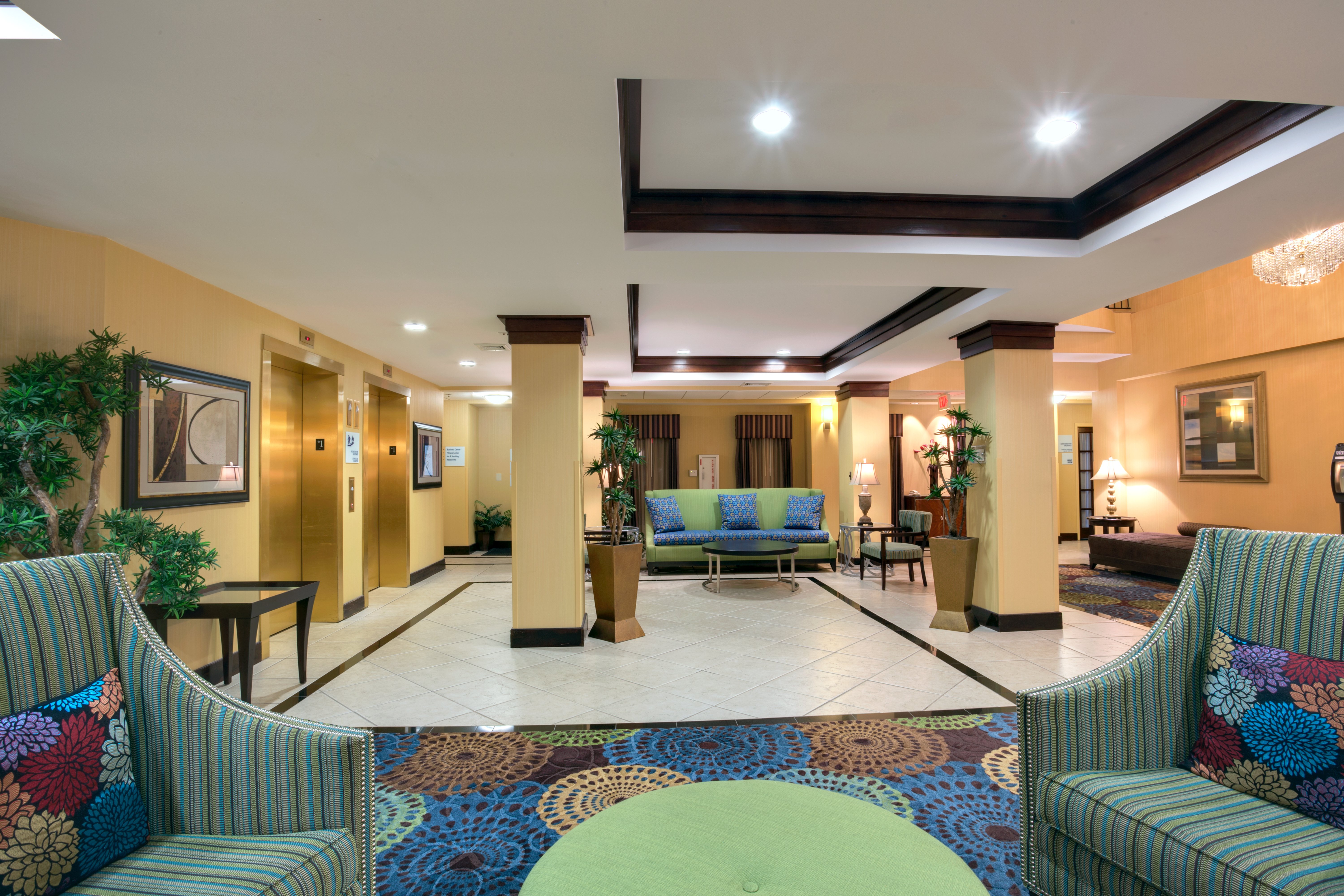 Holiday Inn Express & Suites Tower Center New Brunswick 25/39