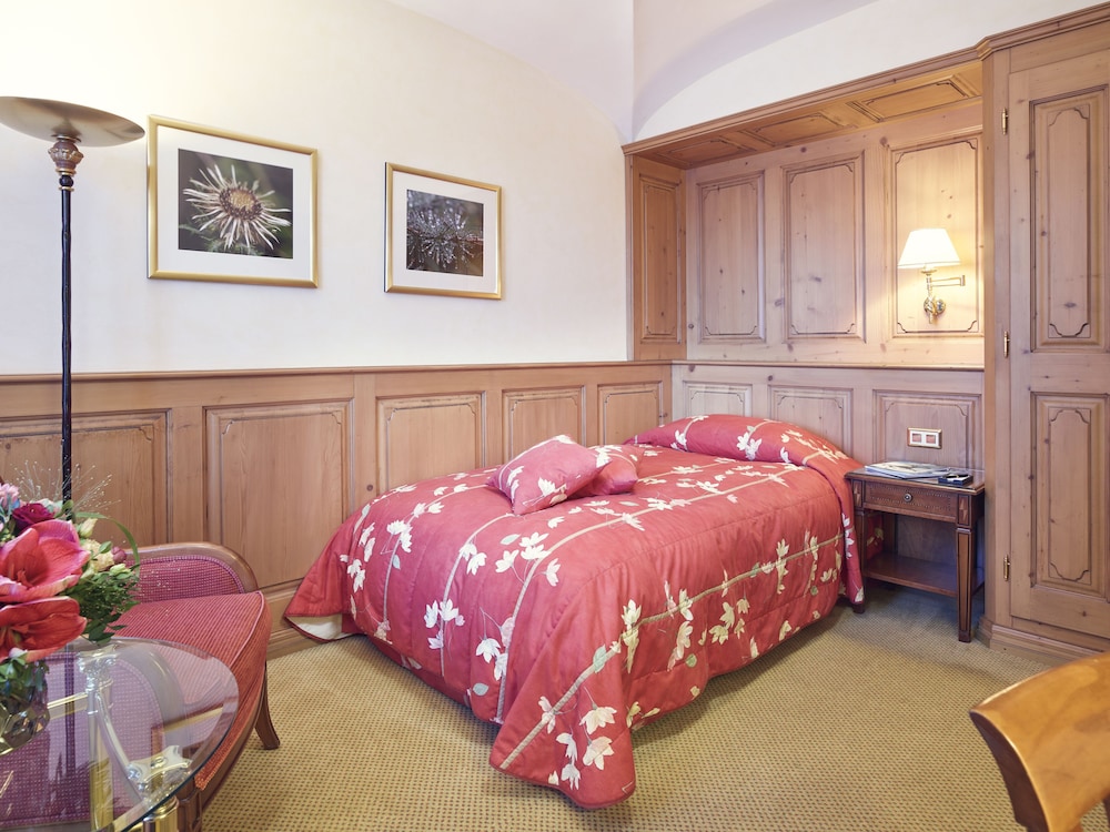 Kulm Hotel St Moritz 27/83