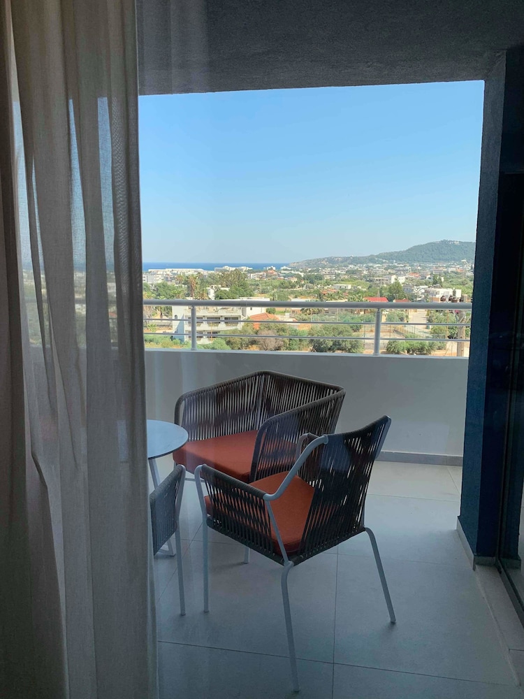 Mazoren Art Hotel 57/60