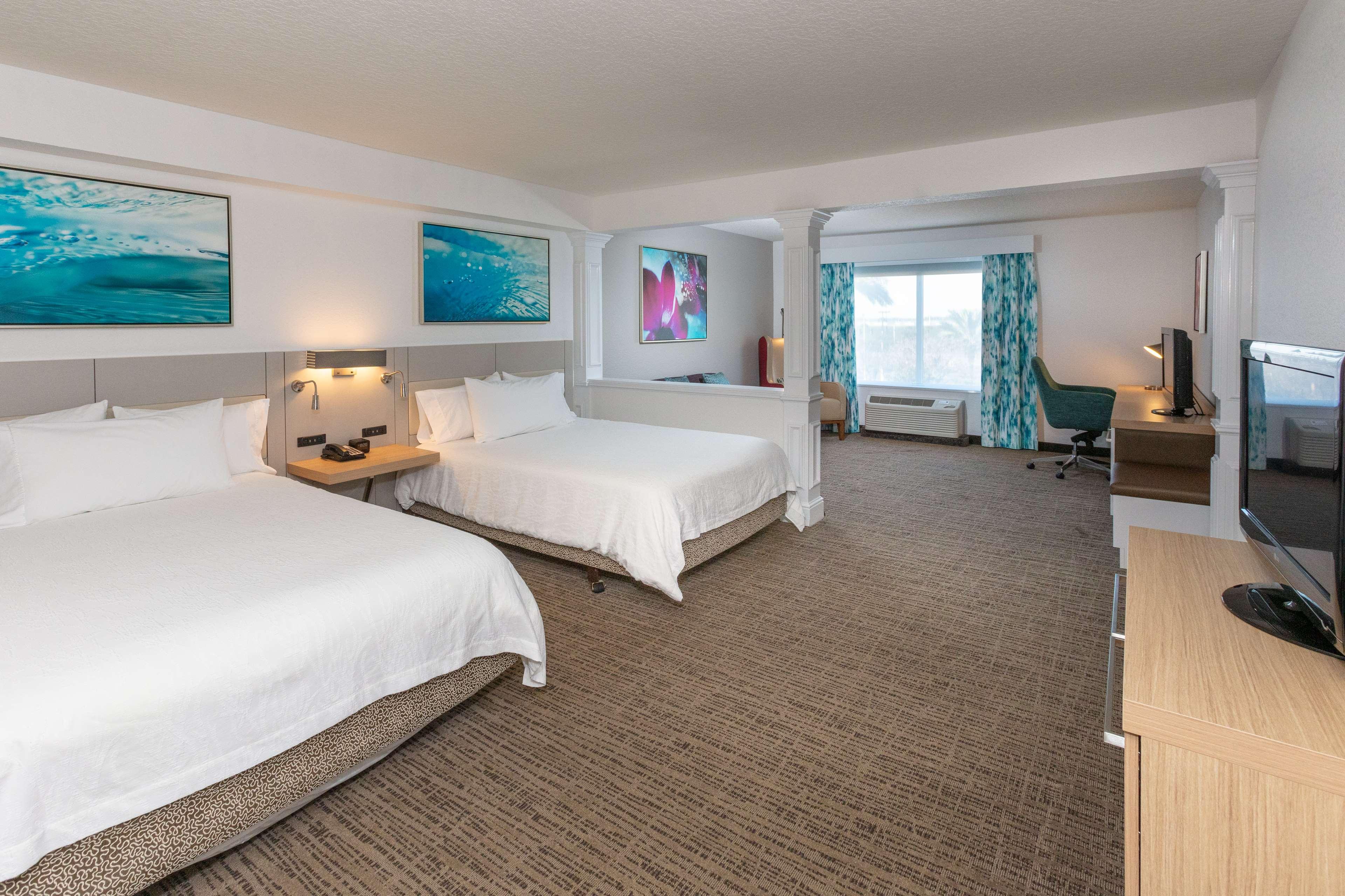 JUNIOR SUITE, 2 QUEEN BEDS, ACCESSIBLE