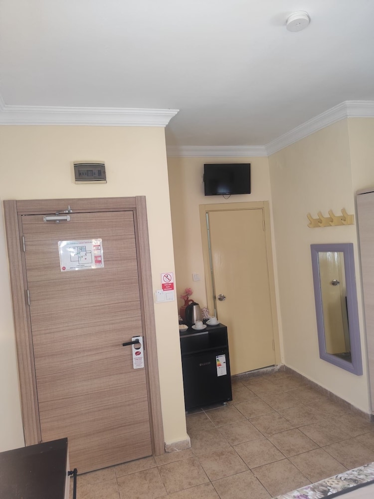 Canna Garden Hotel 6/47
