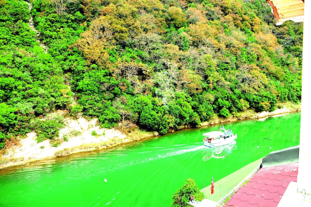 Hill River Hotel 39/44