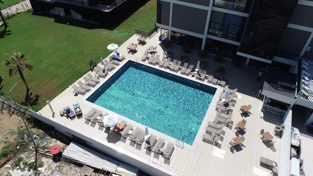 Side Square Hotel - Adults Only 7/40