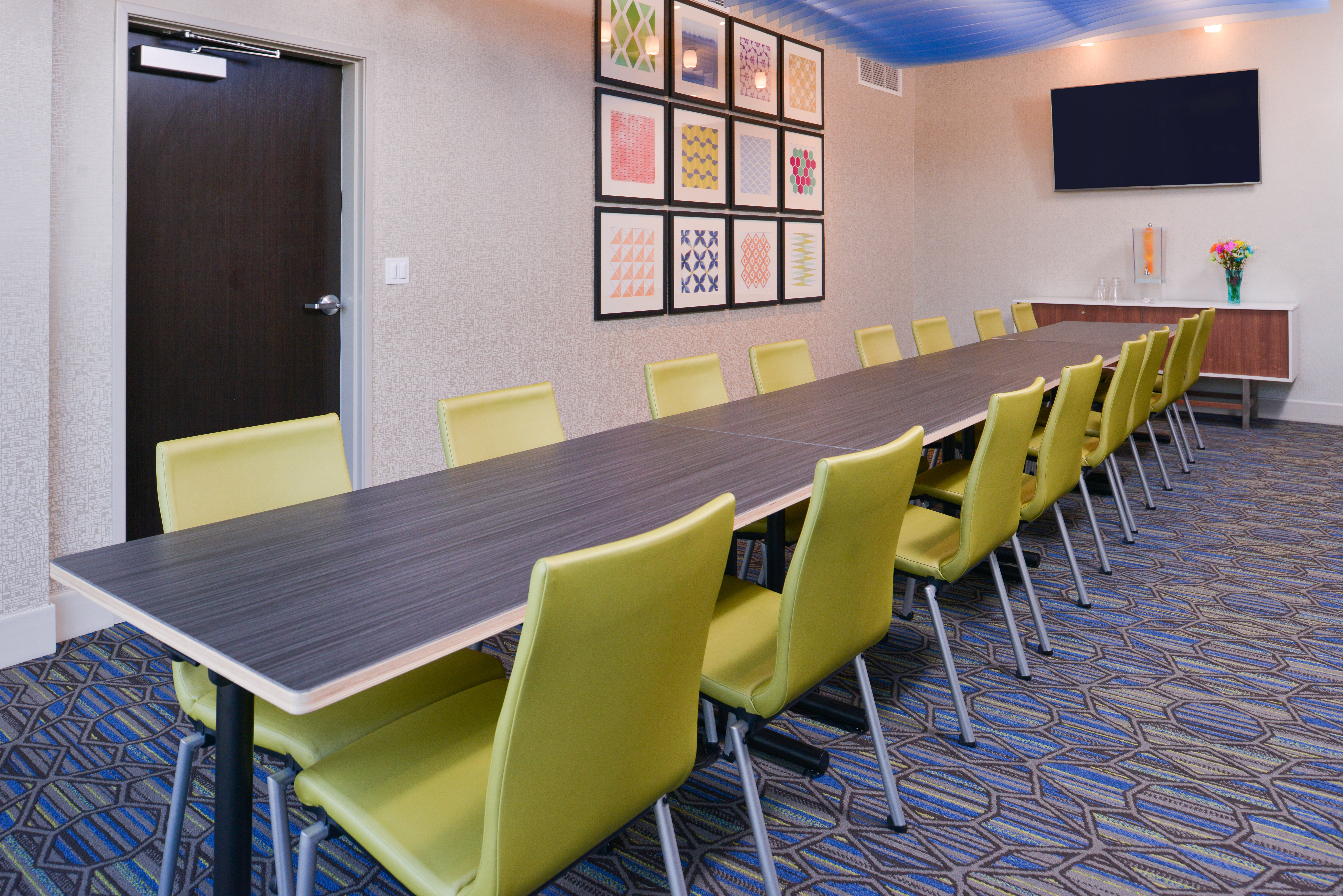 Holiday Inn Express & Suites Olathe West 49/60