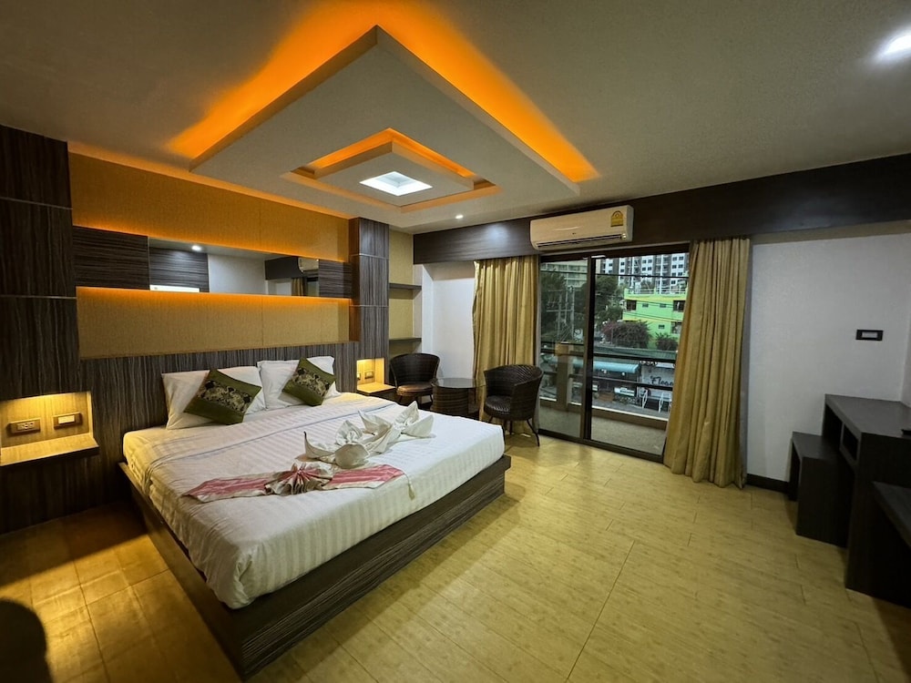 Mr.Mac's Hotel 23/50