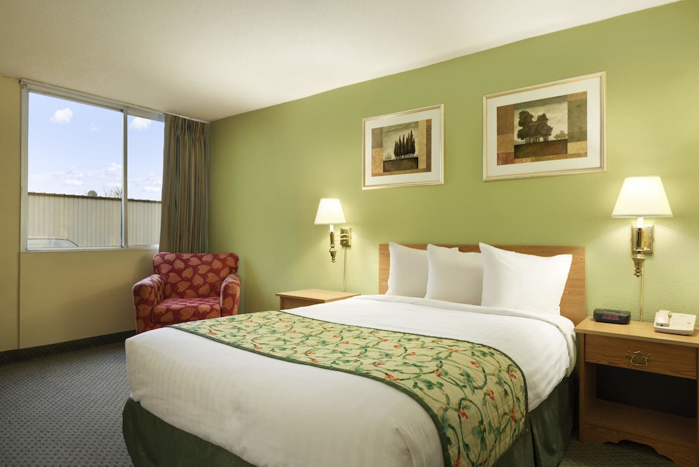 Travelodge By Wyndham Sturgis 4/17