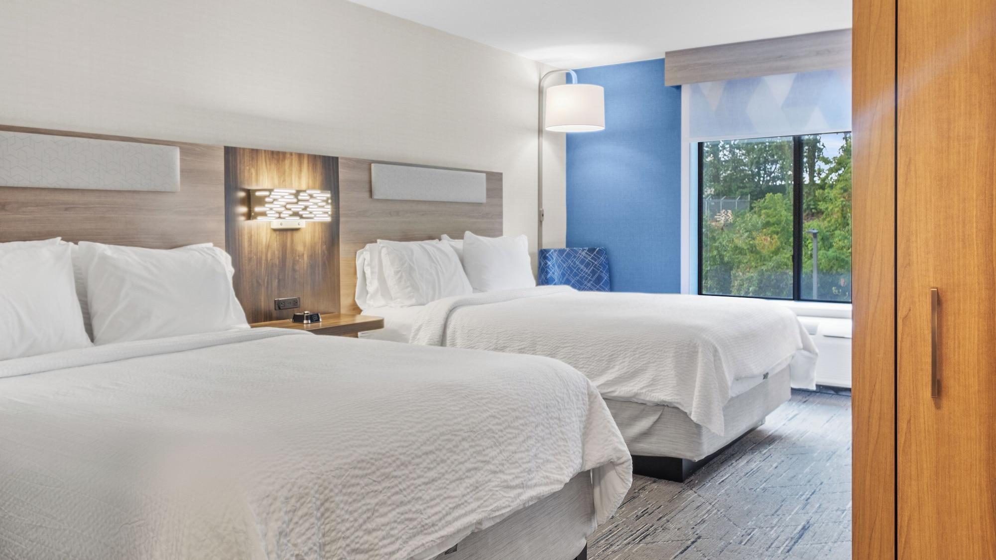 Suite, Multiple Beds، Holiday Inn Express Hotel And Suites Manchester Airport 3/10