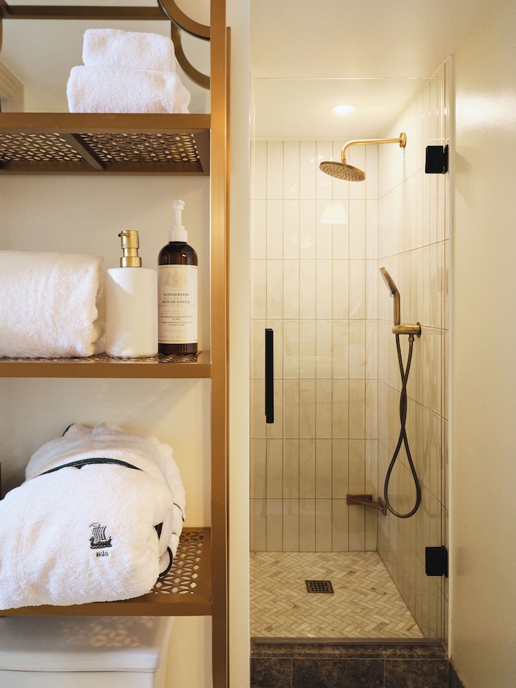 Bellevue, Standard, Queen Bed، Viking Hotel 2/2
