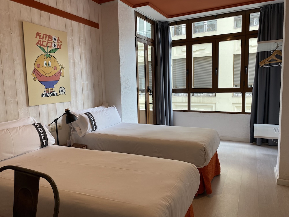ROOM, TWIN BEDS, CITY VIEW, BALCONY