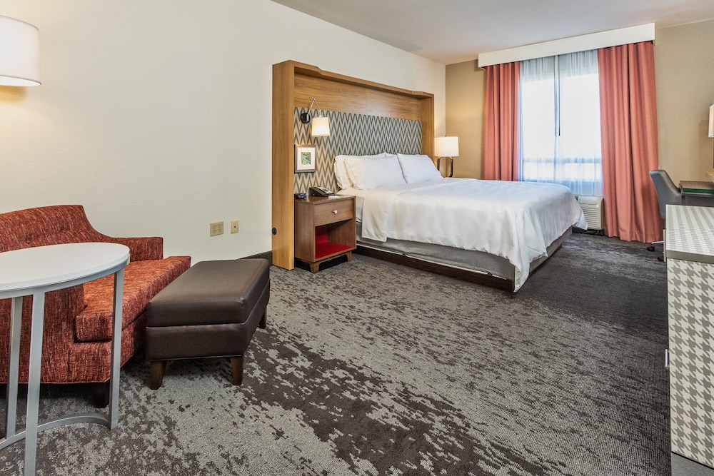 Holiday Inn Suites Memphis Wolfchase Galleria 23/79