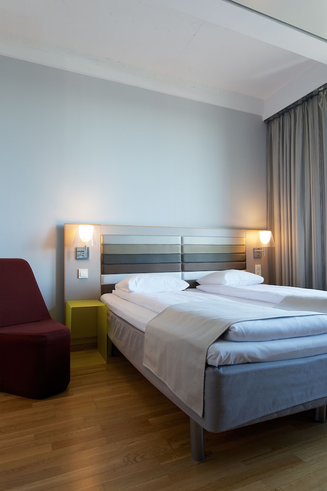 Quality Hotel 33 17/55