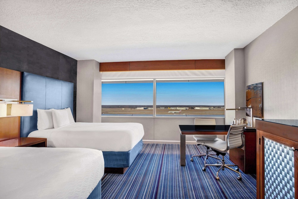 Grand Hyatt DFW 27/64