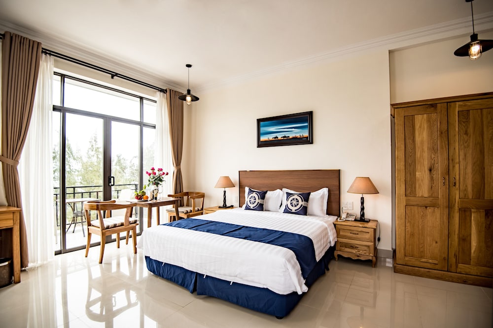 Santa Villa Hoi An 18/72