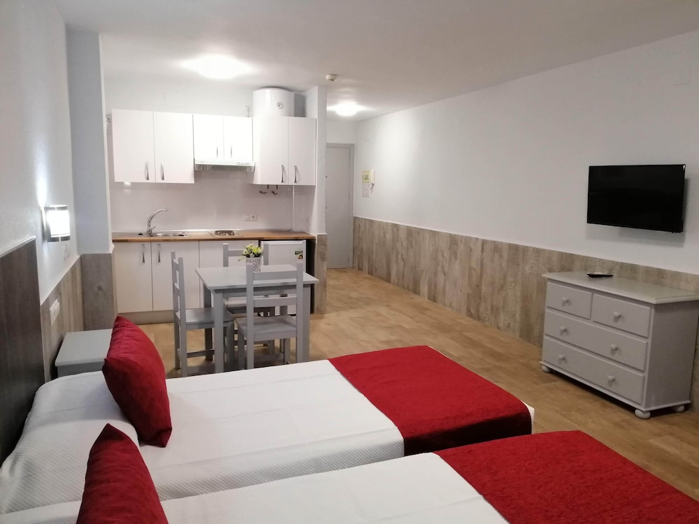 APARTAMENTOS TURISTICOS PUERTA DEL SUR 12/27