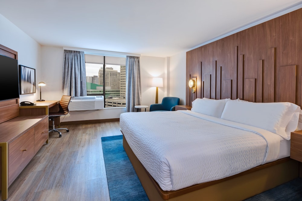 Standard, Queen Bed