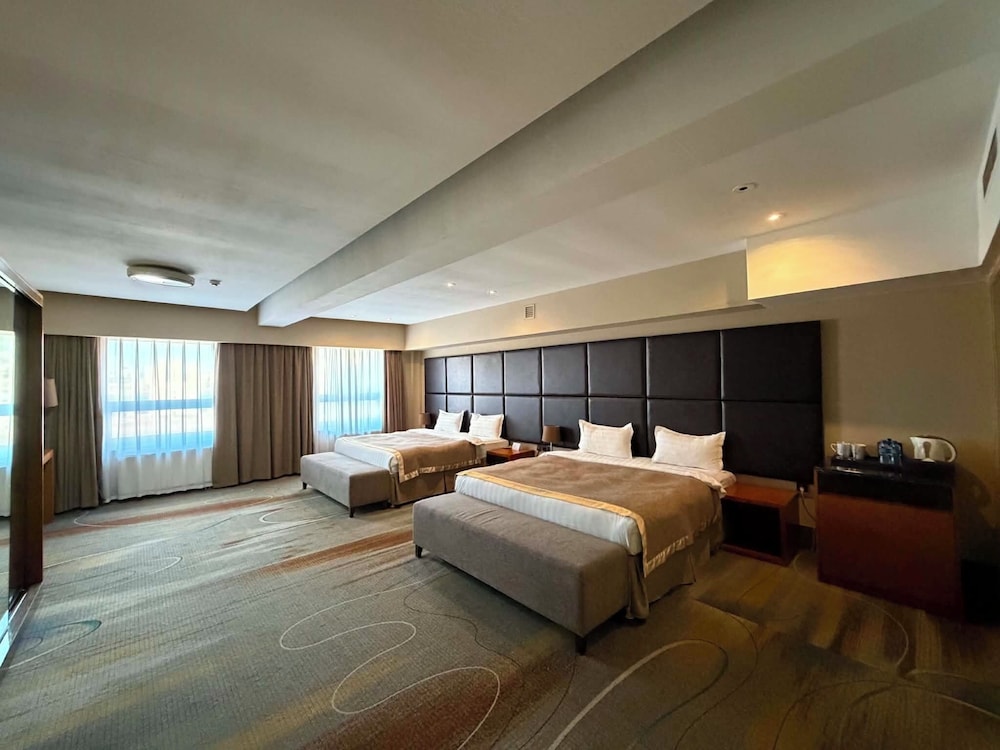 The Corporate Hotel And Convention Centre 11/67