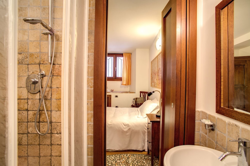 RESIDENZA DOMIZIA 24/28