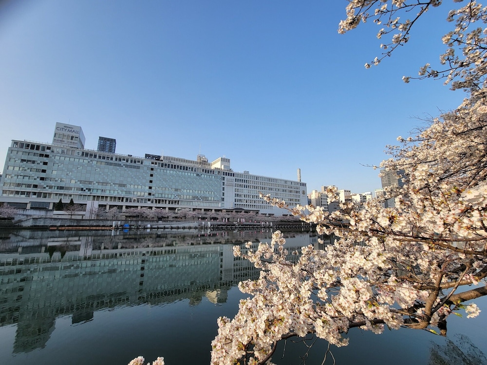 Osaka Castle Hotel 71/73