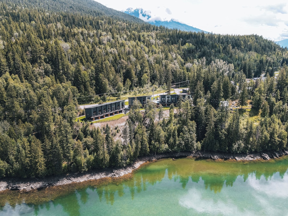 Basecamp Resorts Revelstoke 31/42