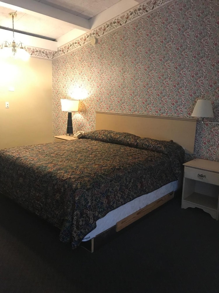 Red Carpet Inn 39/65