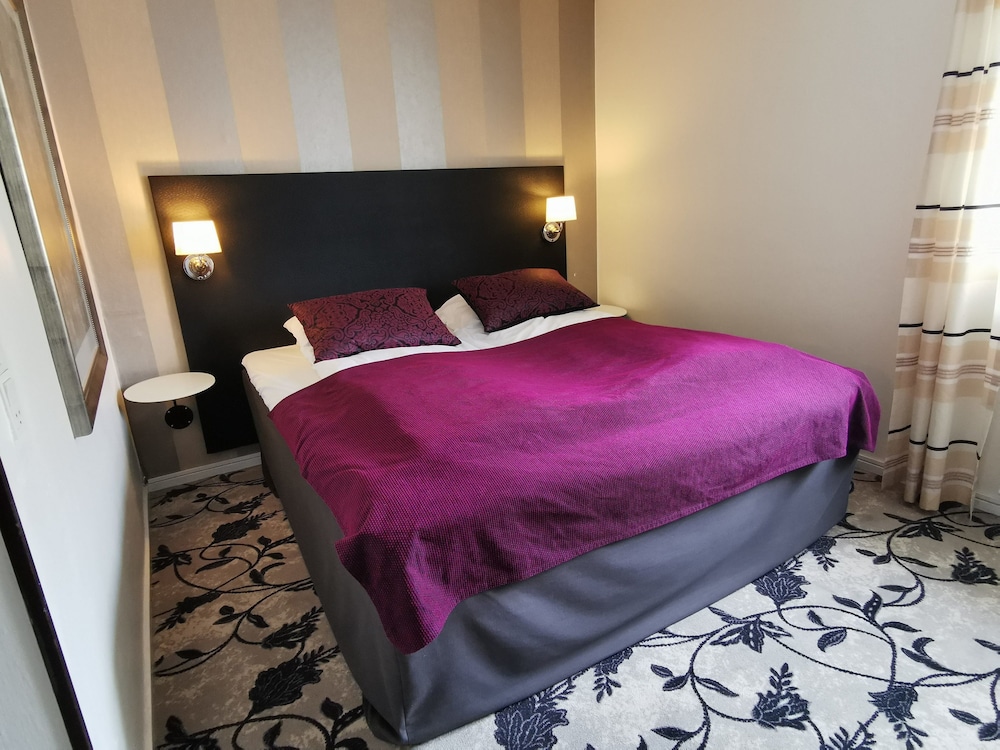 Standard, King Bed