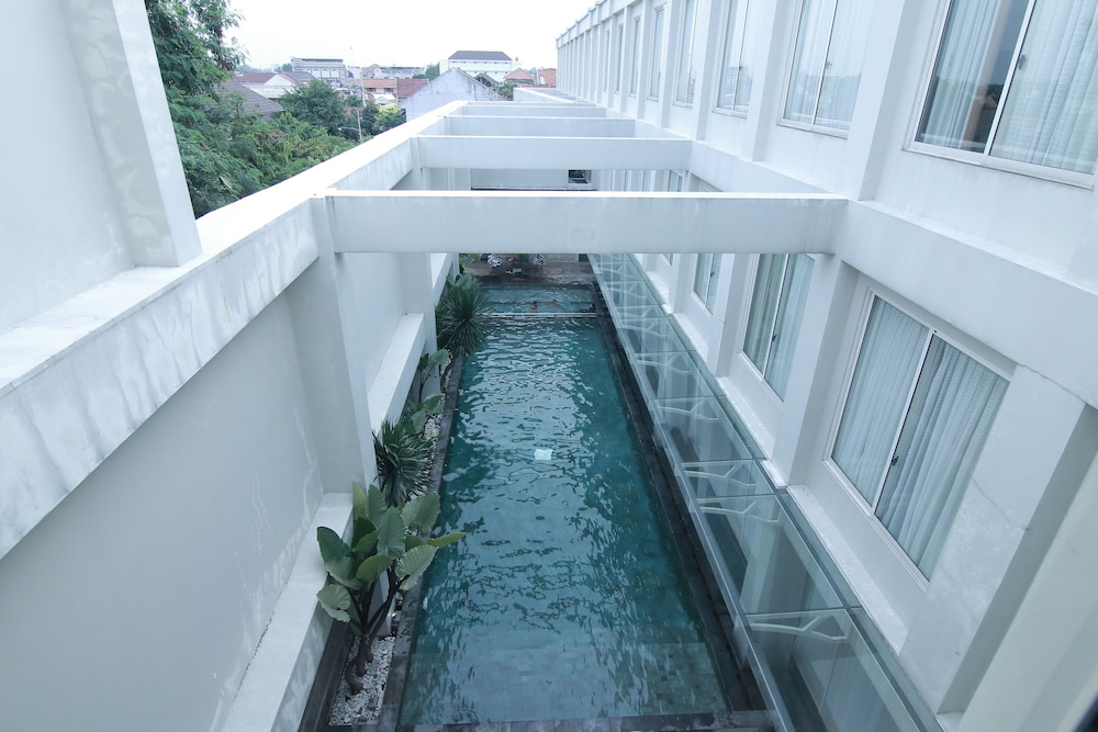 Megaland Hotel 6/53