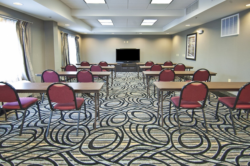 Holiday Inn Express Hotel And Suites Jackson Pearl Intl Airport 48/53