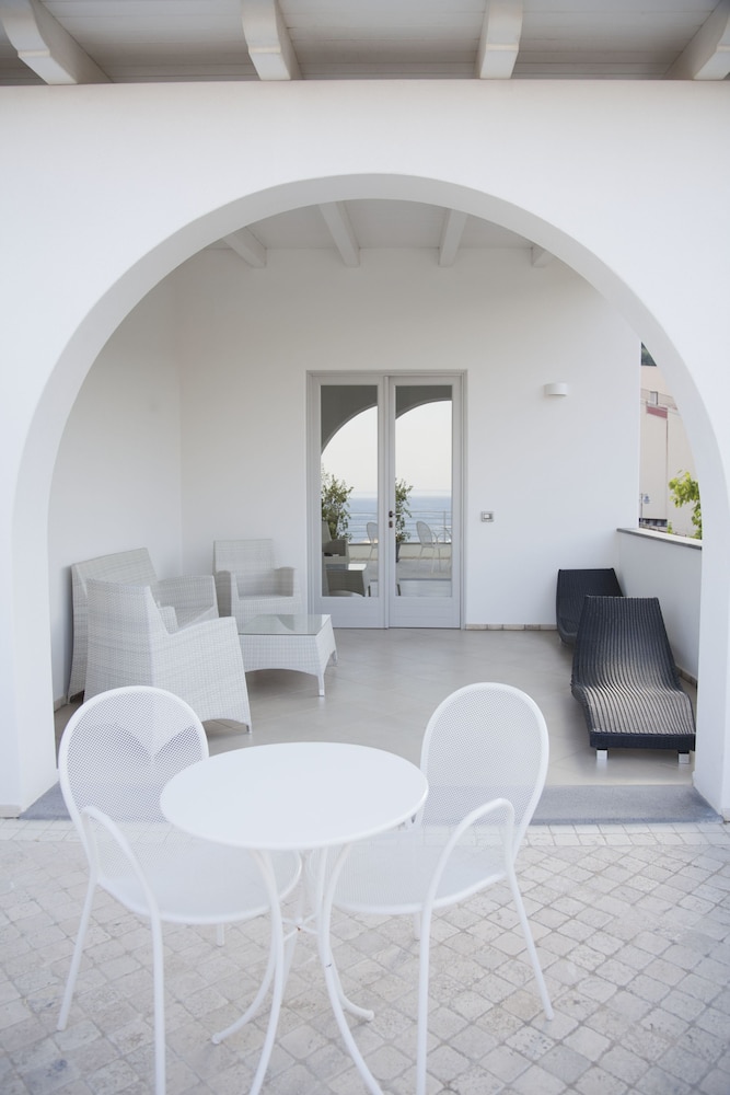 Hotel Mea - Aeolian Charme 63/73