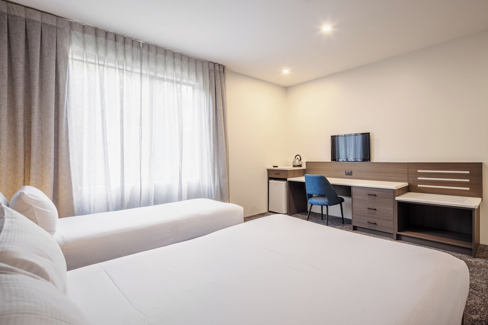 غرفة قياسية بسرير كوين وسرير فردي، Heartland Hotel Auckland Airport 2/10