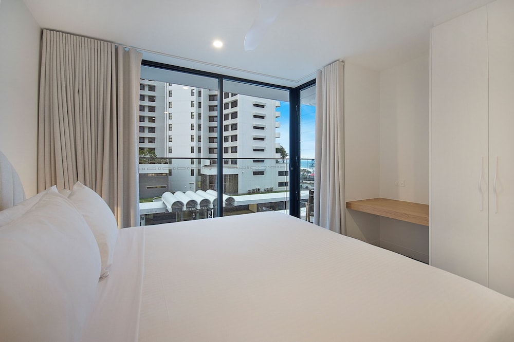 The Shores Surfers Paradise Apartments 18/50