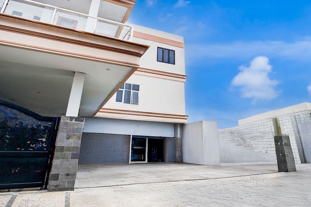 Hotel O Balikpapan near Siloam Hospital formerly Syafla Guest House 39/45