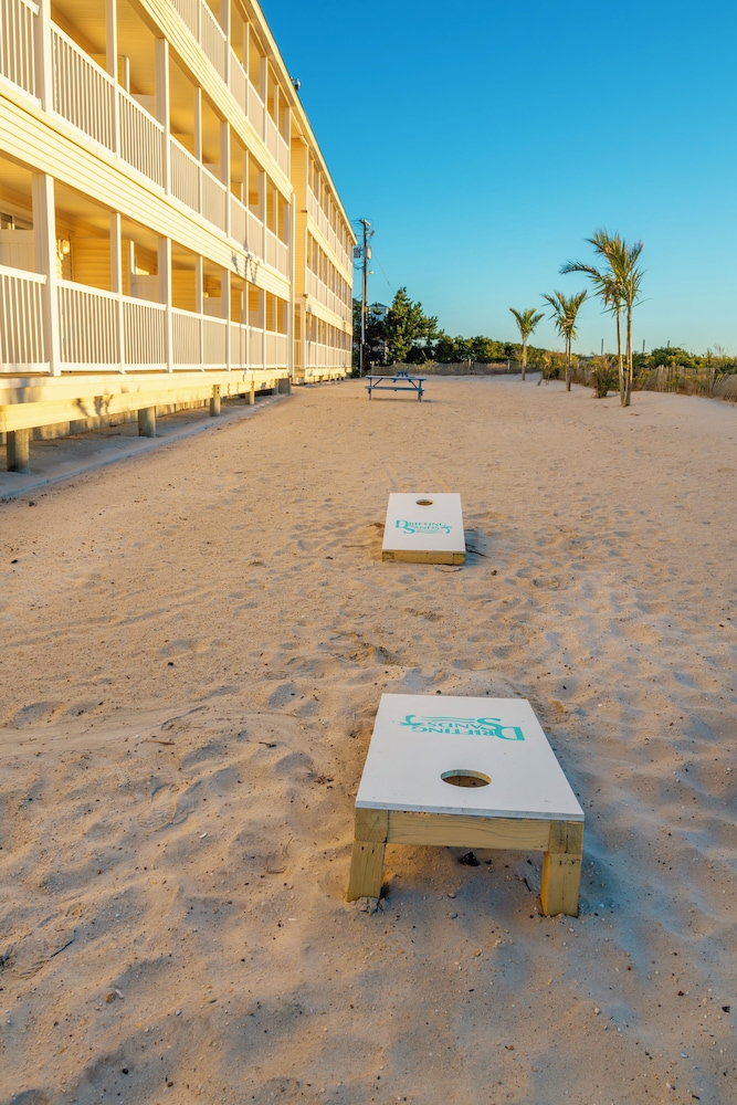 Drifting Sands Oceanfront Hotel 47/70