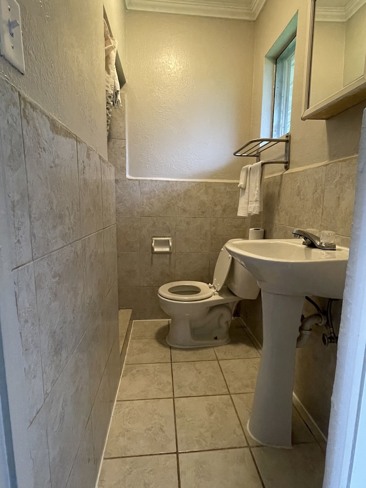 Economy Inn Gonzales 26/29
