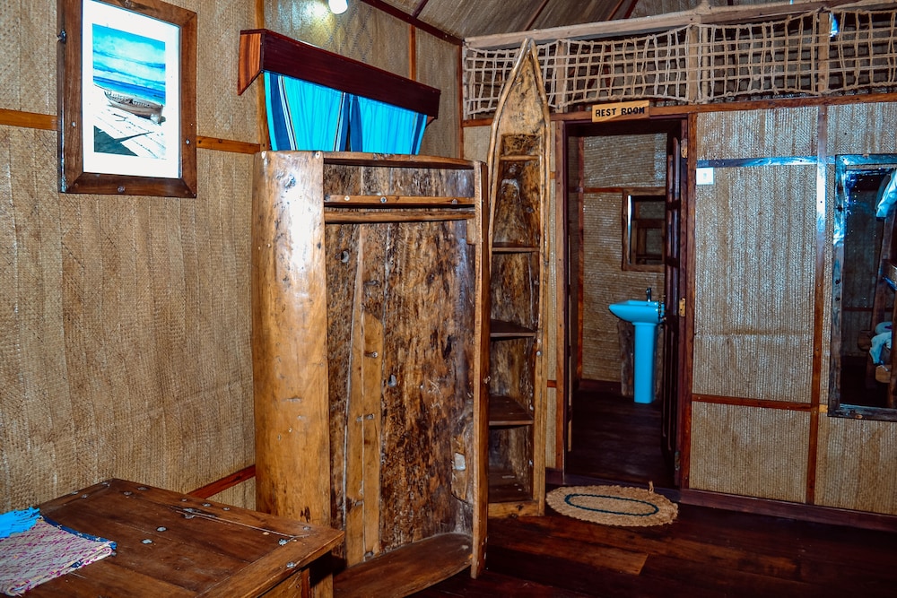 Pemba Lodge 16/50