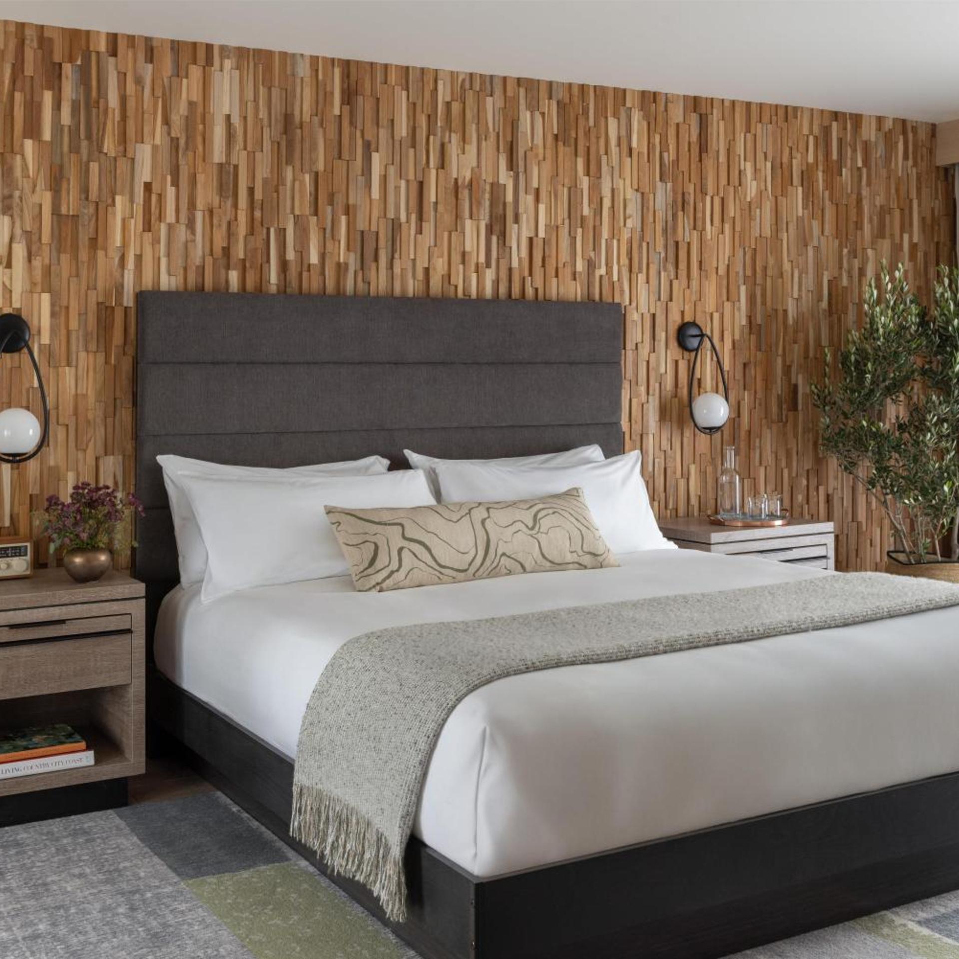Redwood, Deluxe, Suite, King Bed