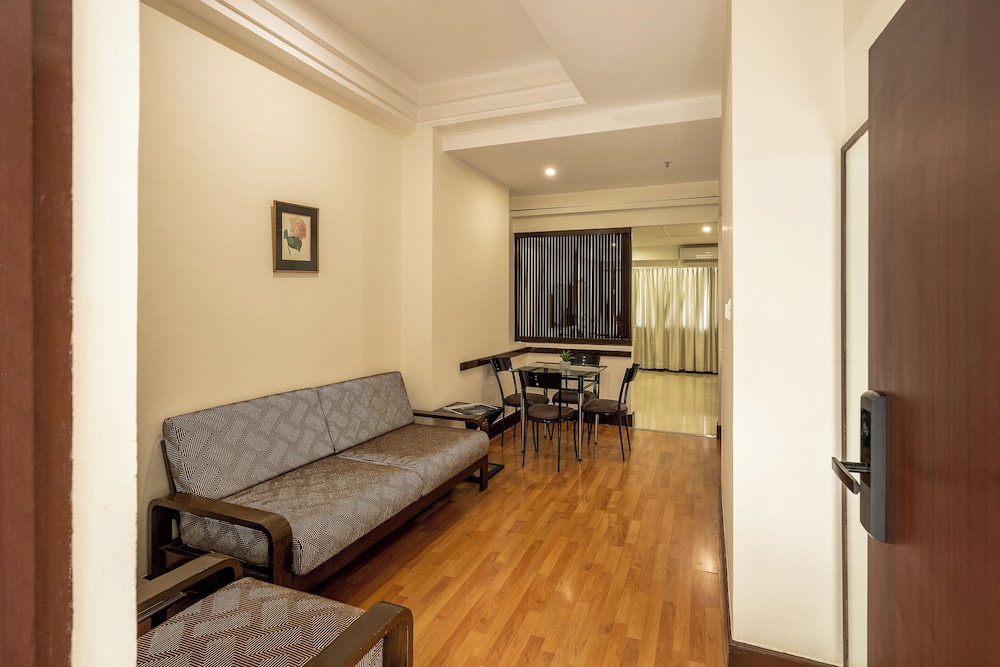 Ivory Tower Hotel 17/37