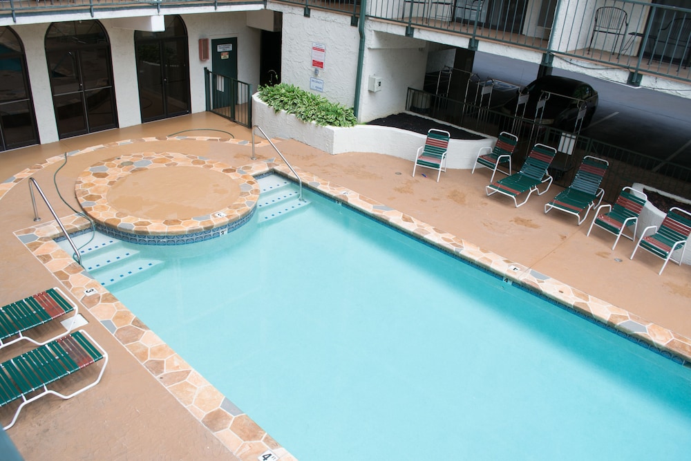 Oak Square Condominiums 47/50