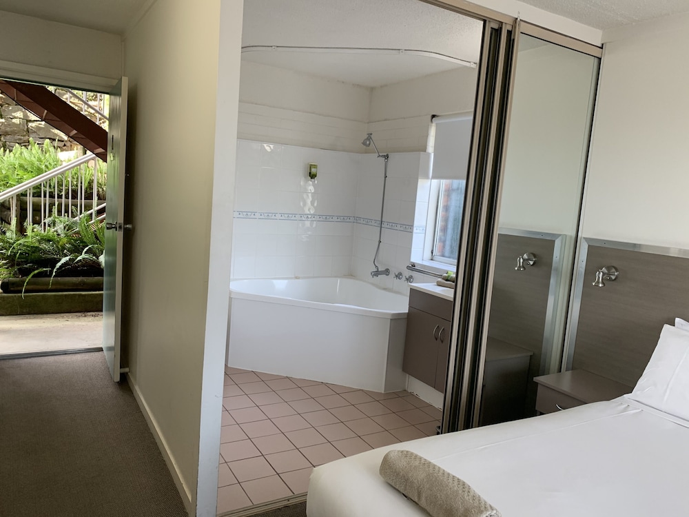 Adina Place Motel Apartments 22/52