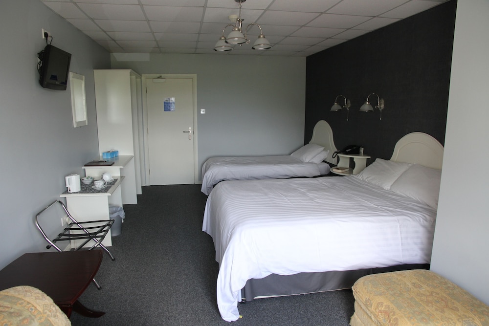 5 Corners Guest Inn 7/19
