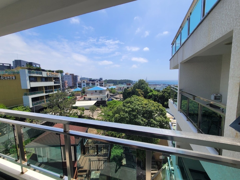 Cheonjiyeon Crystal Hotel 5/80