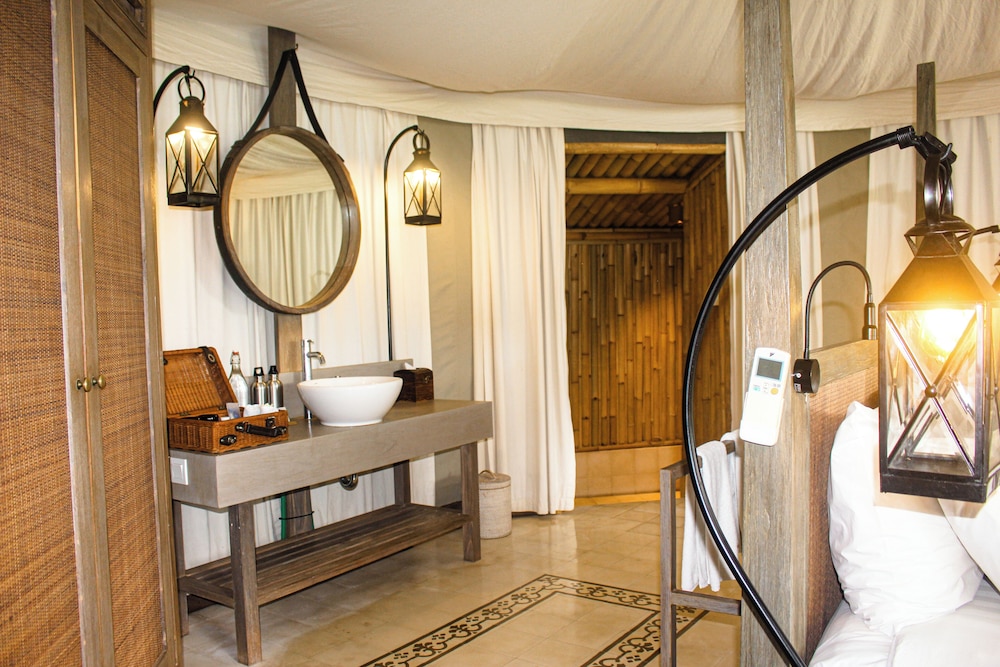 Menjangan Dynasty Resort 72/73