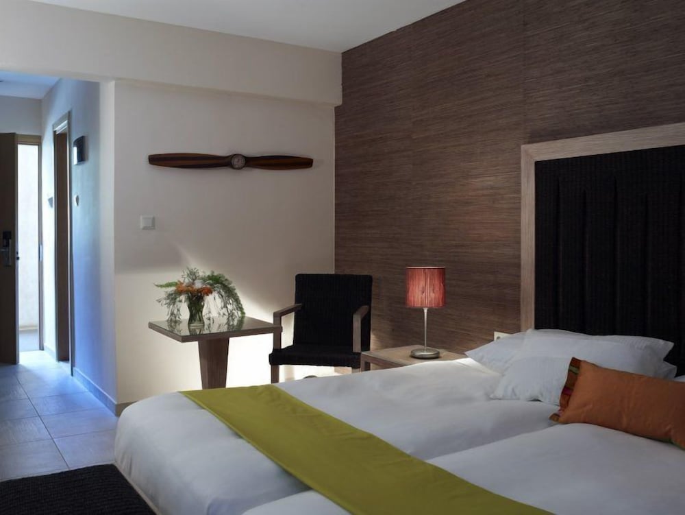 Belle Helene Hotel 7/45